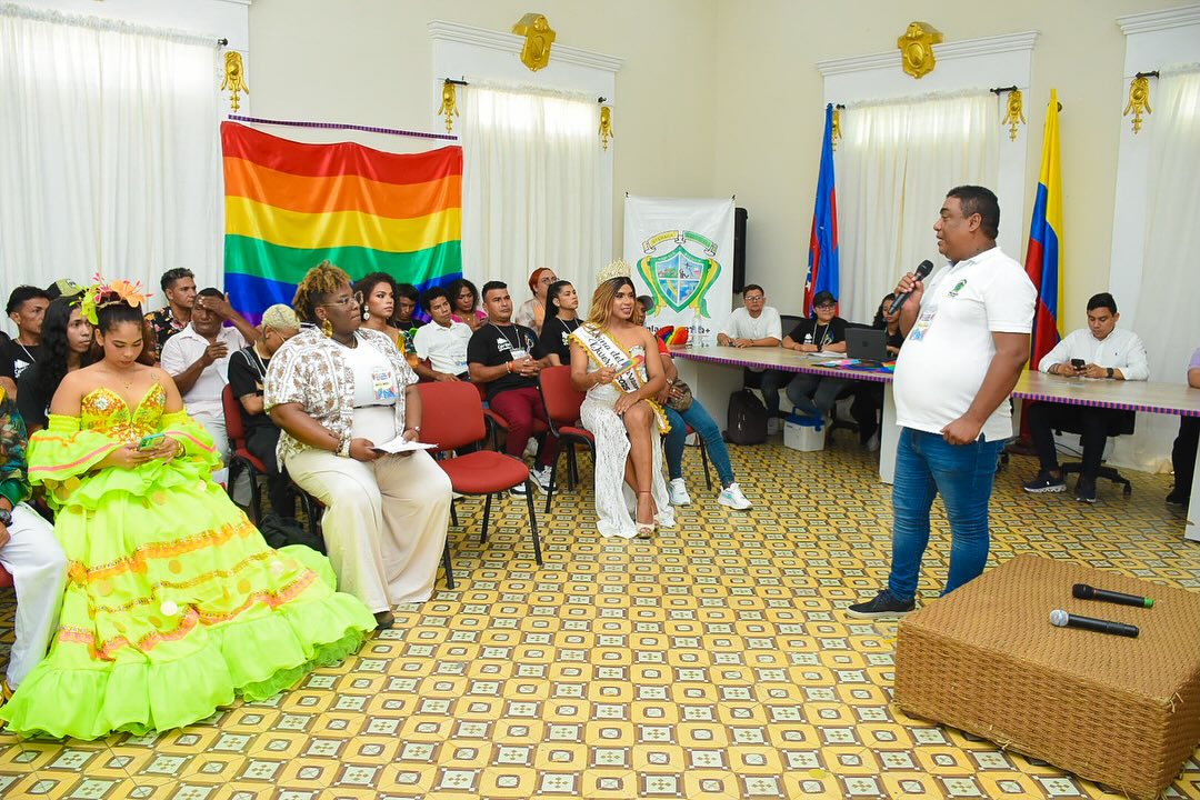 Ciénaga le dio apertura a la Semana del Orgullo con conversatorio e izada de bandera