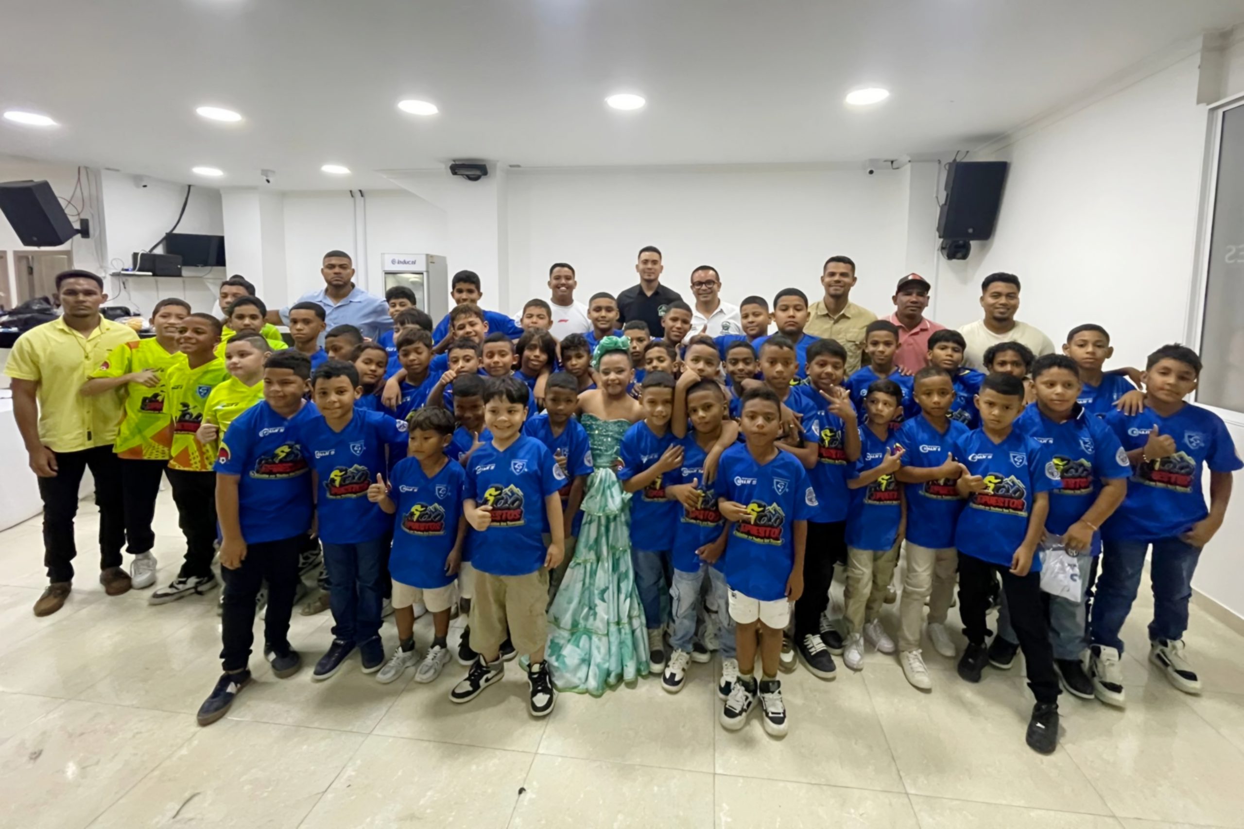 {"remix_data":[],"remix_entry_point":"challenges","source_tags":["local"],"origin":"unknown","total_draw_time":0,"total_draw_actions":0,"layers_used":0,"brushes_used":0,"photos_added":0,"total_editor_actions":{},"tools_used":{"ai_enhance":1,"transform":1,"adjust":1},"is_sticker":false,"edited_since_last_sticker_save":true,"containsFTESticker":false}