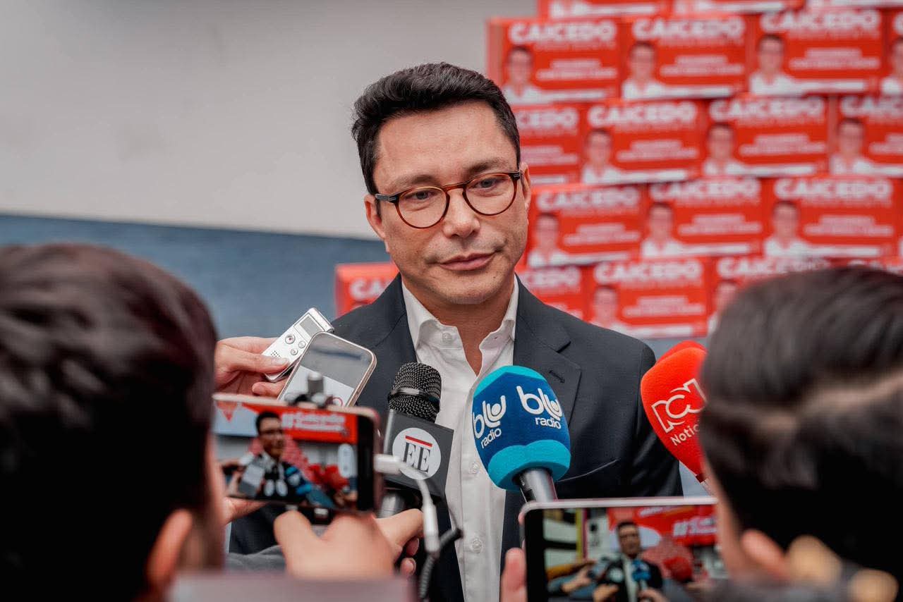 Carlos Caicedo se distancia del gobierno Petro: no irá a consulta y se medirá en primera vuelta como candidato presidencial