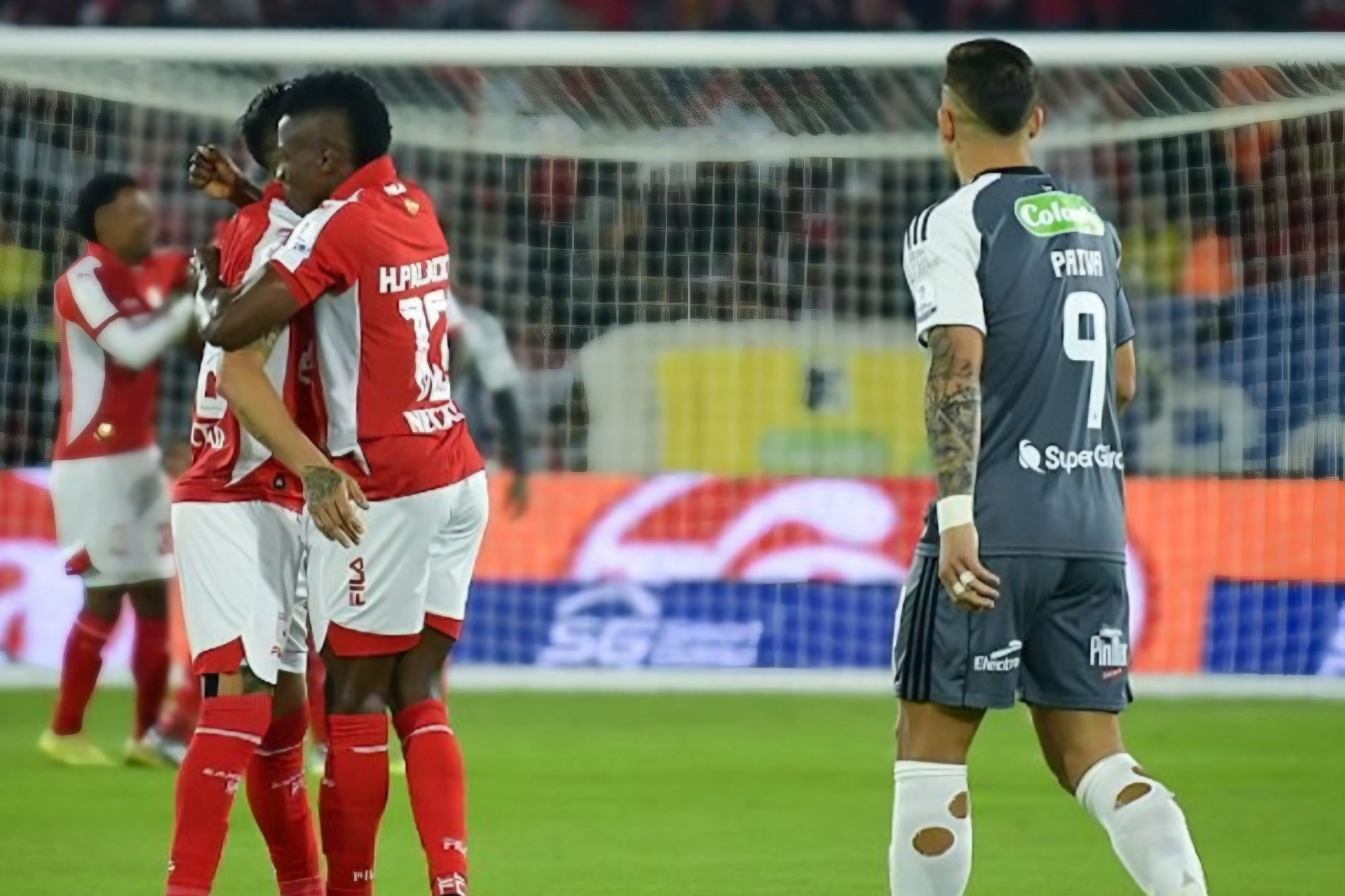 ¡El cardenal comió tiburón! Santa Fe  goleó 3-0 a Junior y se queda con la Superliga 2026