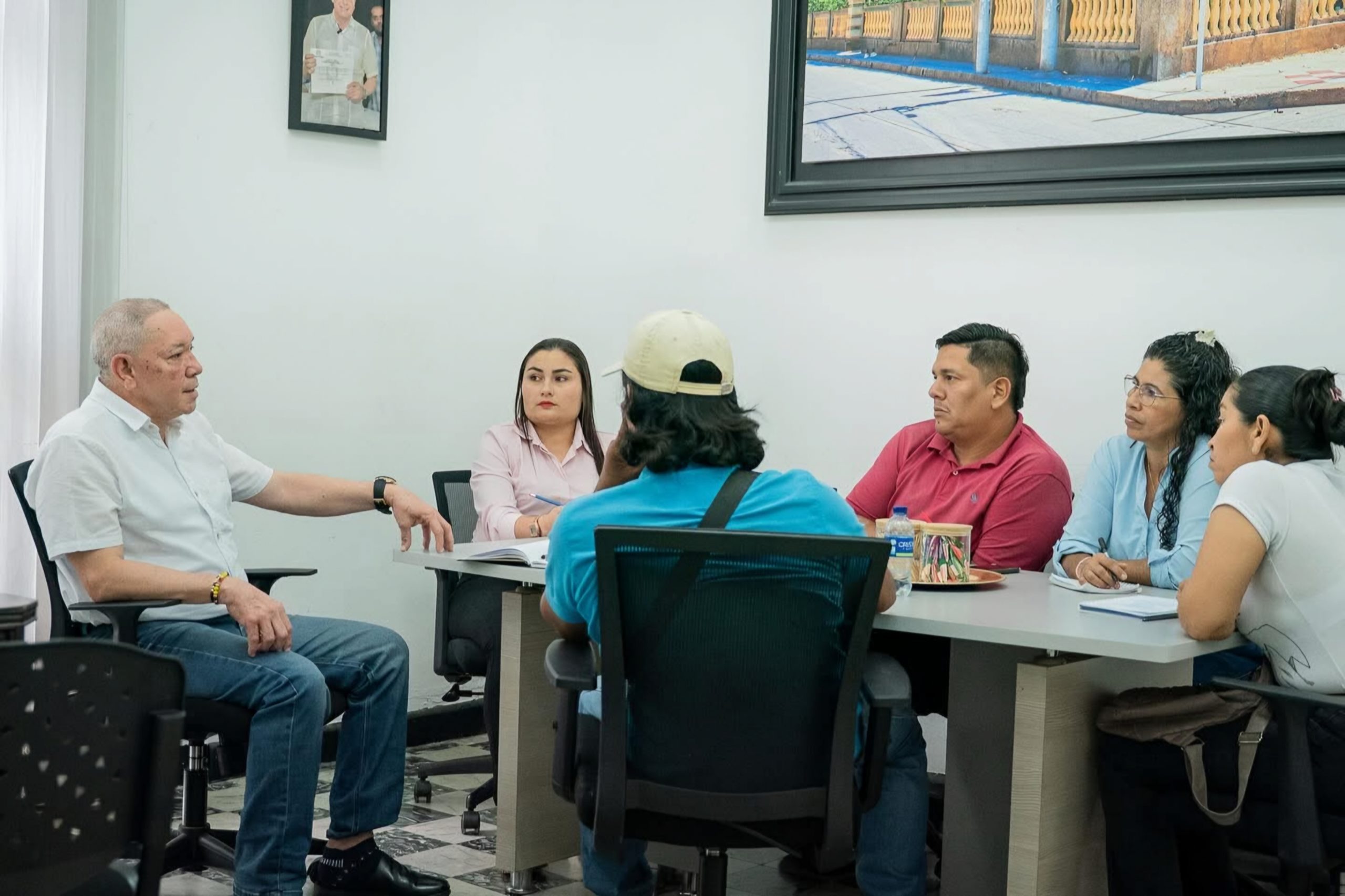 Diálogo por los corregimientos de la Sierra Nevada: Alcalde de Ciénaga y Asoediles concertan proyectos para el territorio