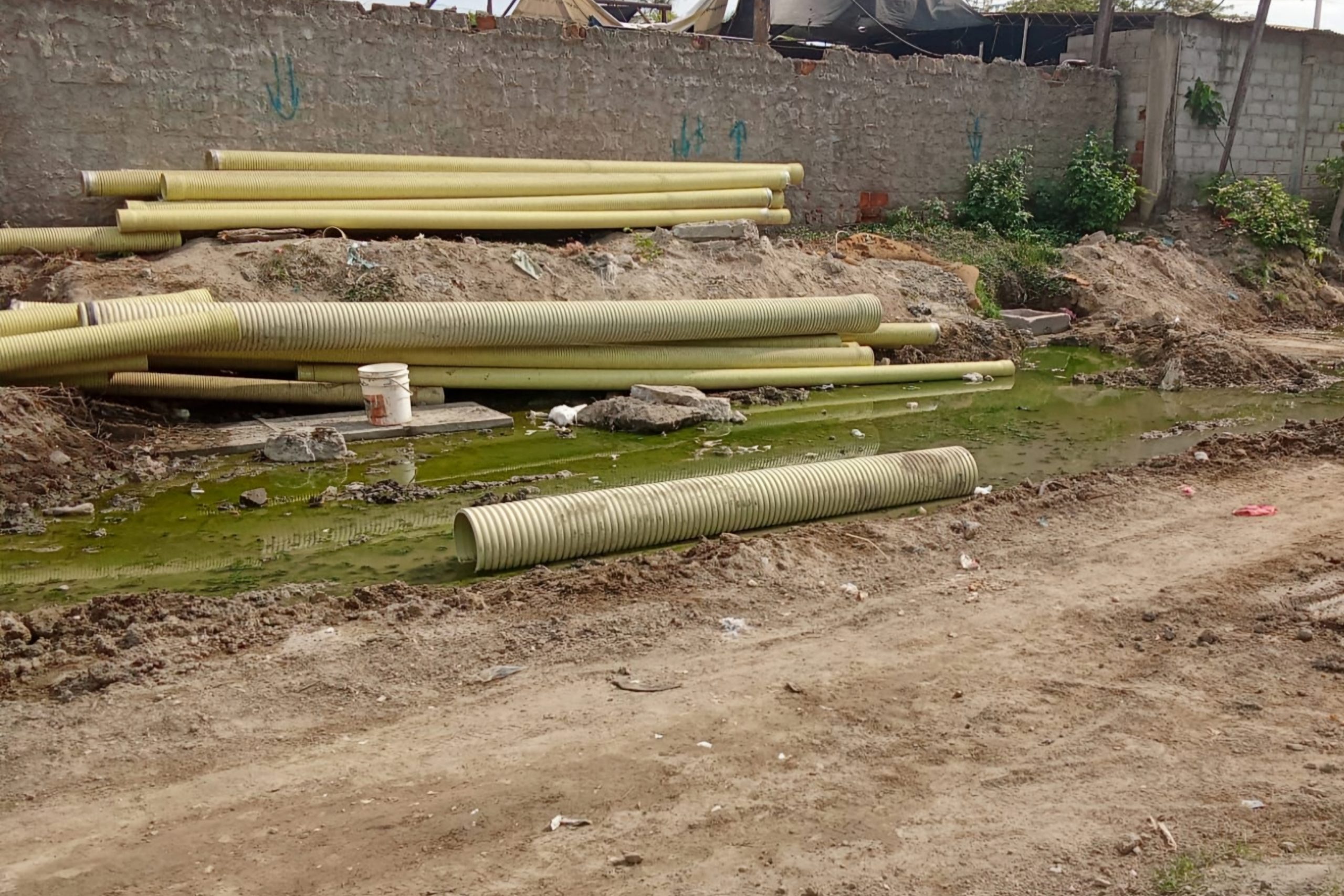 Aguas Putrefactas en el barrio el carmen: vecinos exigen solución a la emergencia ambiental