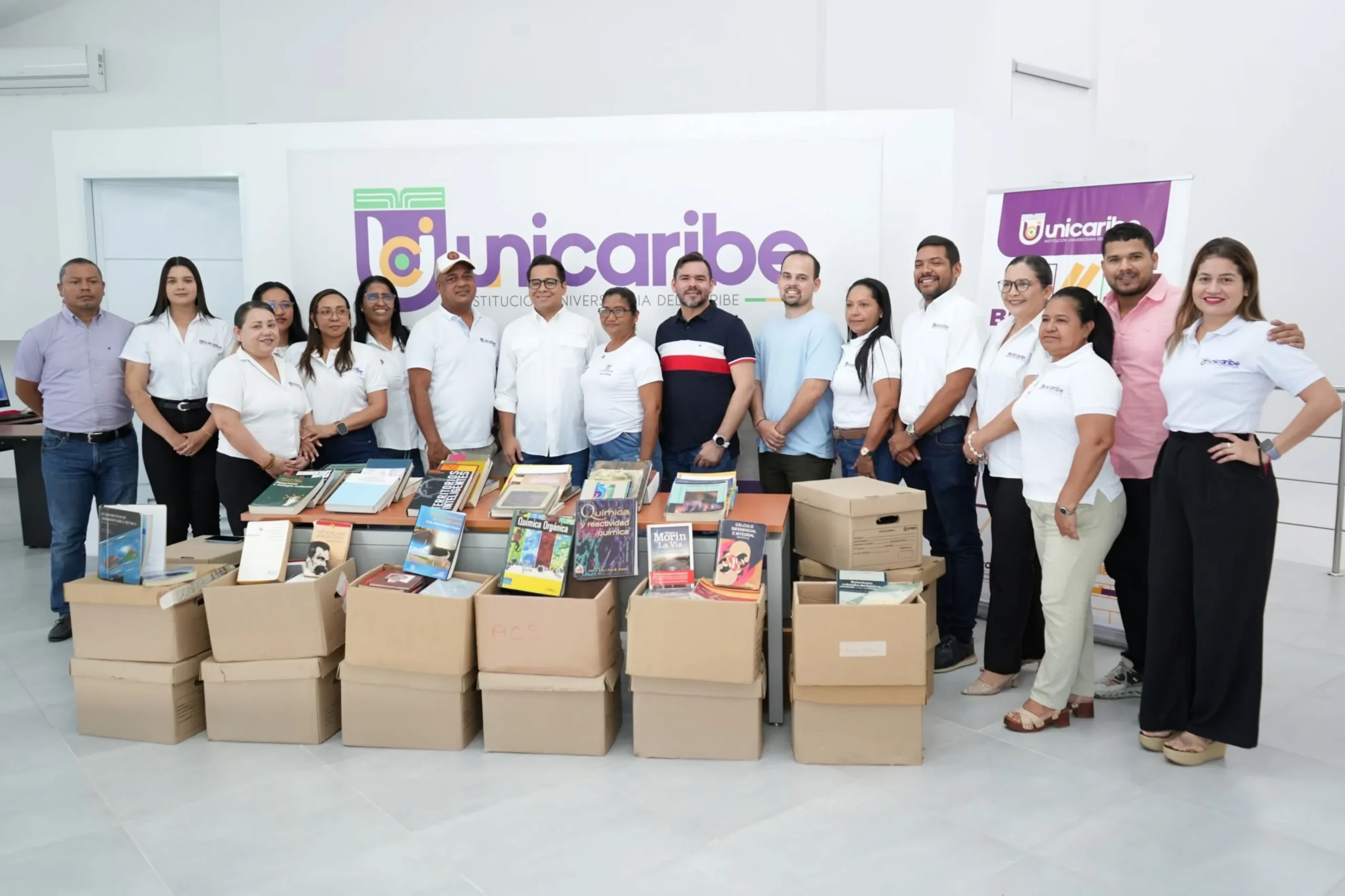 Institución Universitaria del Caribe recibe más de 400 libros de Uninorte para fortalecer su Biblioteca
