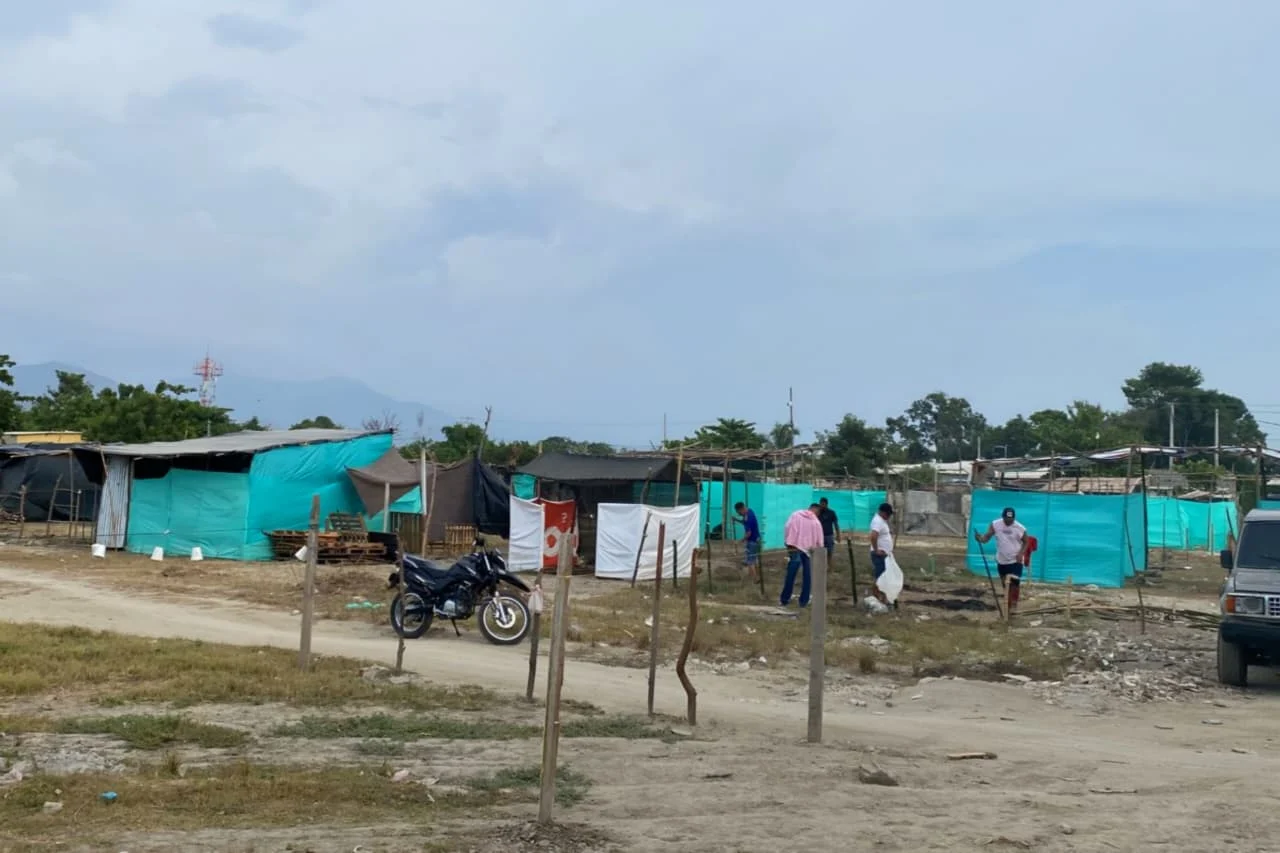 Invasión en la cancha la Bombonera preocupa a vecinos del barrio Porvenir