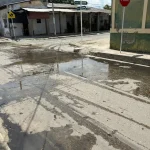 Aguas de alcantarilla en la calle 9 situación recurrente en esta vía cercana a la plaza del Centenario