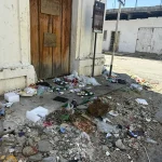 ¡Indignación ciudadana! En un basurero a cielo abierto se convirtió la fachada de la antigua casa Morelli