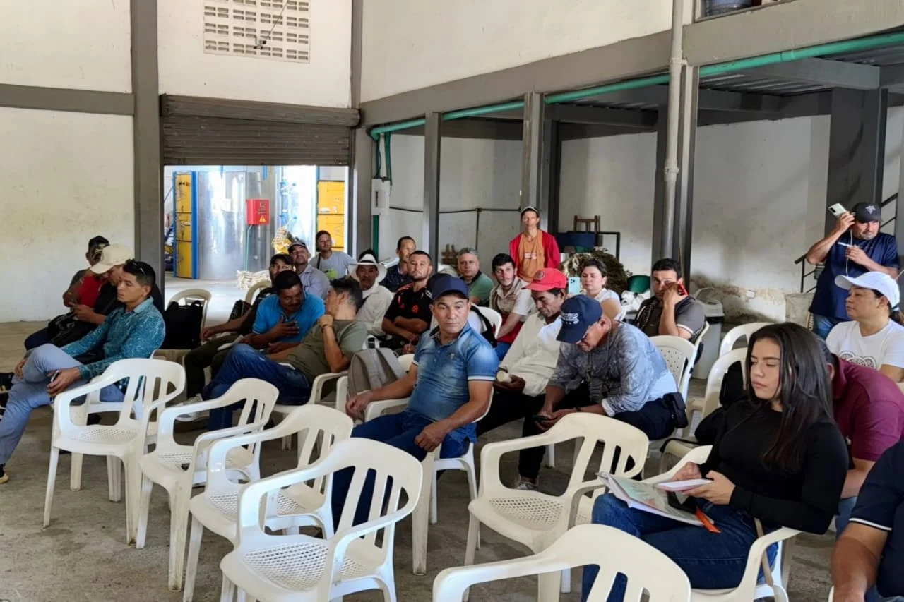 En mesa de diálogo, campesinos de la Sierra Nevada abordaron derechos de comunidades indígenas y Línea Negra