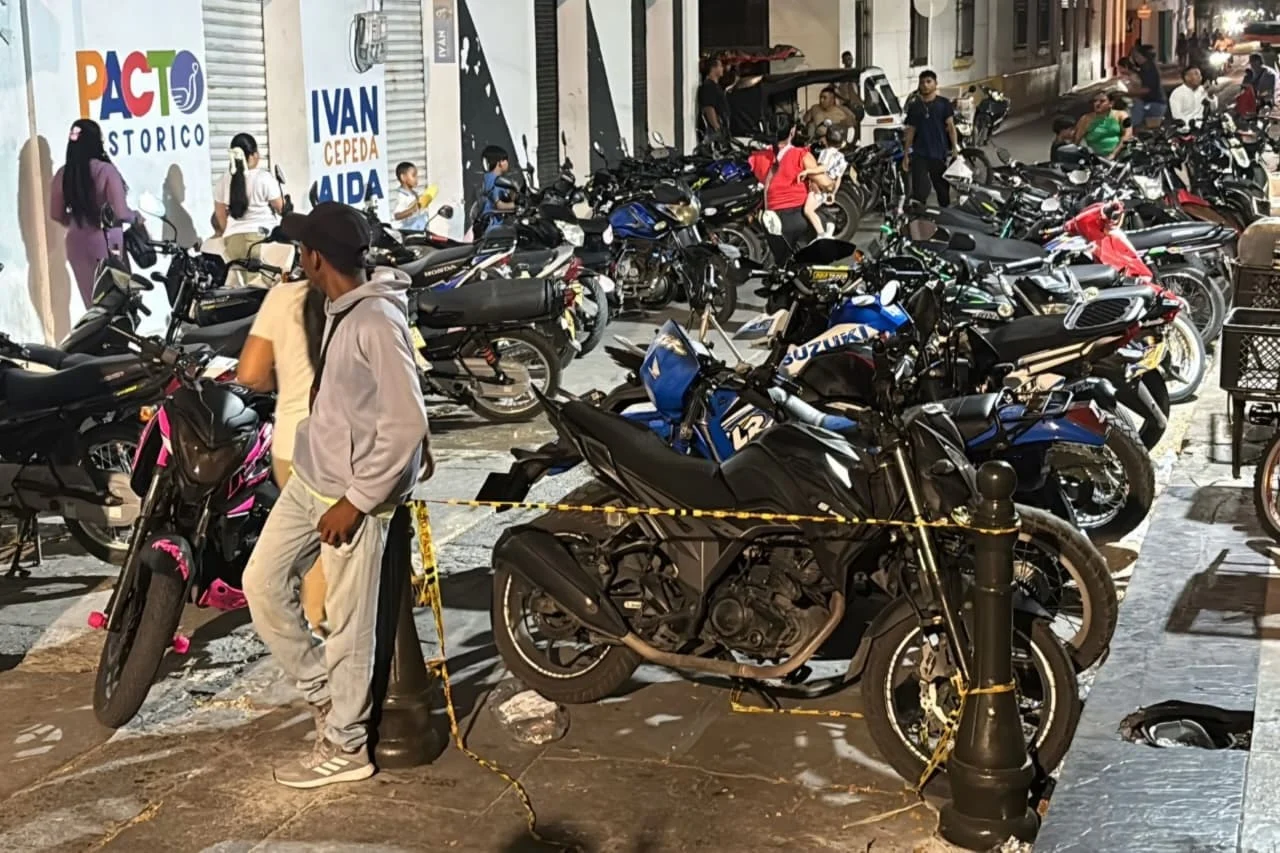 Comerciantes denuncian que las entradas de la Plaza del Centenario las convirtieron en parqueadero público