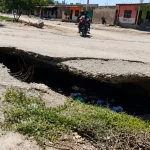 ¡Peligro inminente! Habitantes alertan sobre pésimo estado de puente en el barrio Elisa Celedón