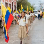 “Viviendo la historia”: estudiantes revivieron la época colonial del 20 de julio