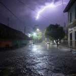 Amanecer lluvioso con truenos y relámpagos en Ciénaga: aguacero sostenido por más de dos horas