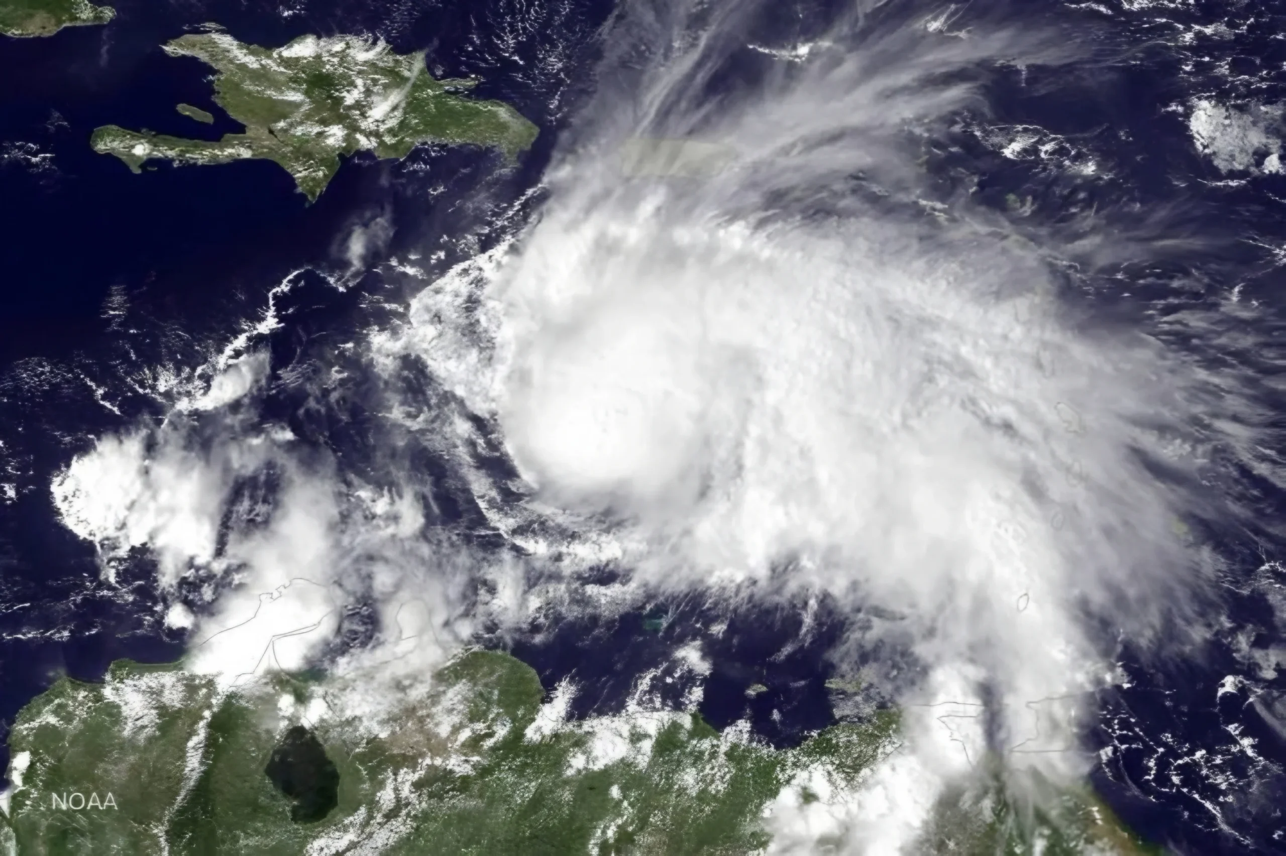 ¡Alerta en el Caribe! Ondas tropicales provocaría intensas lluvias y fuertes vientos este fin de semana