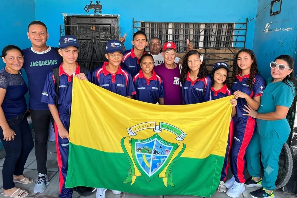 Delegación de atletas cienagueros previo a su viaje a Montería para la fase regional Caribe 1 de los Juegos Intercolegiados 2026