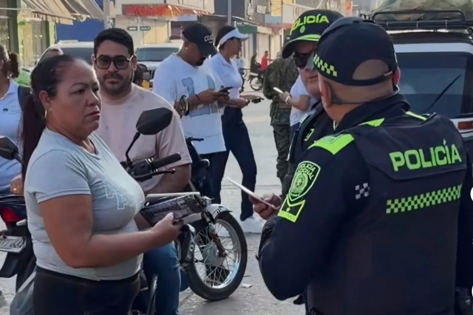 Operativo de seguridad de la Policía y el Ejército en el sector comercial de Ciénaga, Magdalena