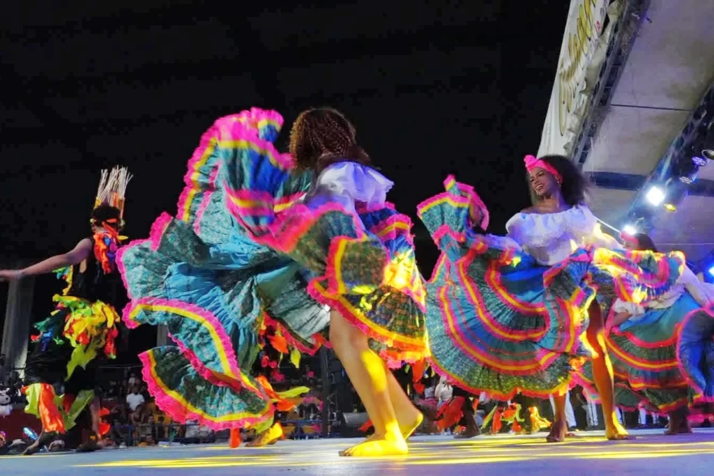 La Fundación Ancestros de Ciénaga, dirigida por Juan Cantillo Jayer, representó al Magdalena y a la región Caribe en el XIV Festival Nacional de Danzas Colono de Oro, en Fortul, Arauca, donde obtuvo cuatro podios, incluidos los premios a mejor grupo de danza, mejor comparsa y mejor agrupación.