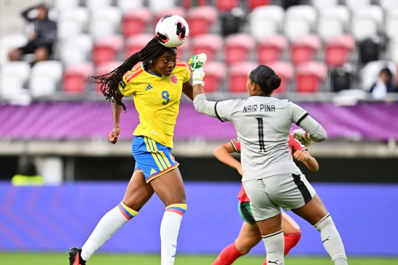 Jugadoras de la Selección Colombia Femenina Sub-20 durante el partido ante Portugal por el Mundial de Polonia 2026, en el estadio Miejski ŁKS de Łódź