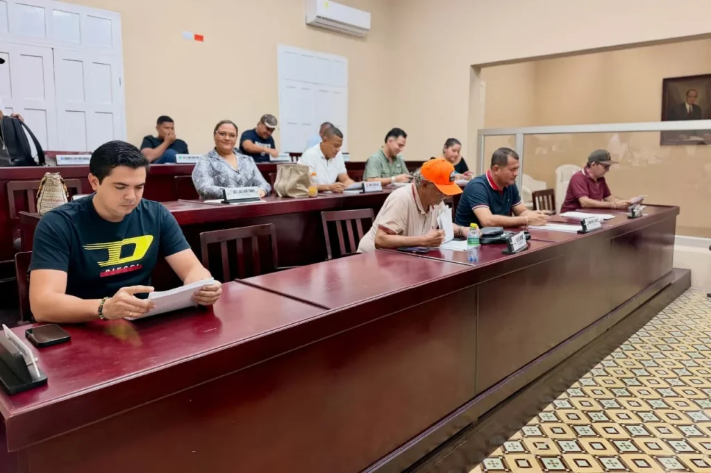 Concejales de Ciénaga, Magdalena, durante sesión extraordinaria para estudiar proyectos de acuerdo presentados por el alcalde