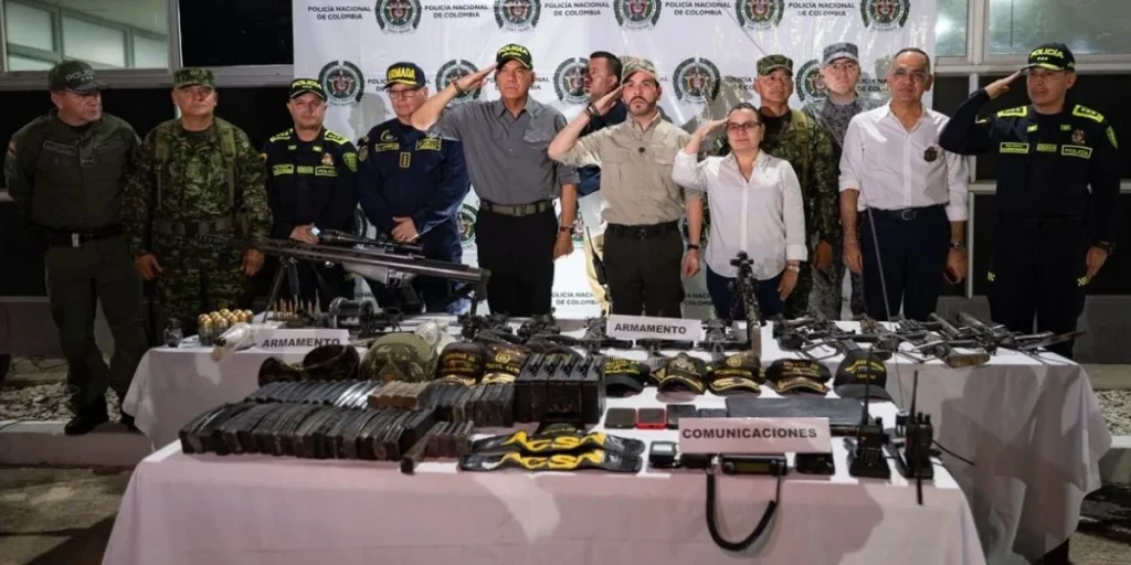 Armamento incautado a las Autodefensas Conquistadoras de la Sierra Nevada durante el operativo en Guachaca, Santa Marta