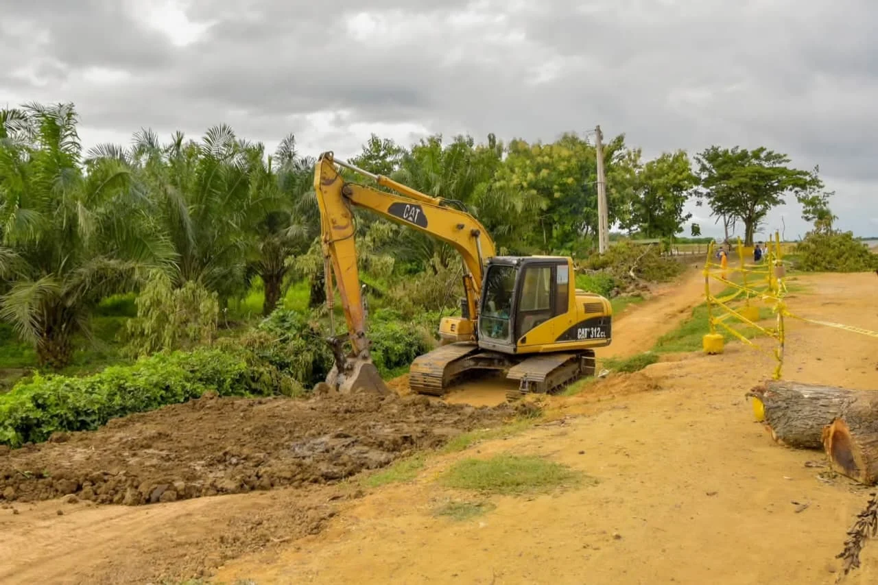 Maquinaria amarilla del departamento del Magdalena utilizada para atender vías y emergencias