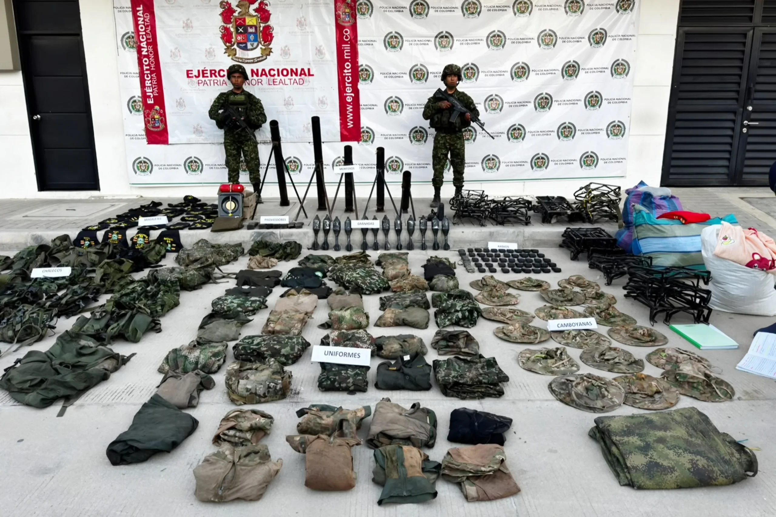 Gobernadora destaca golpe del Ejército a las ACSN tras hallazgo de explosivos y material de guerra en Santa Marta