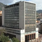 Suben las tasas de interés al 12,25 %