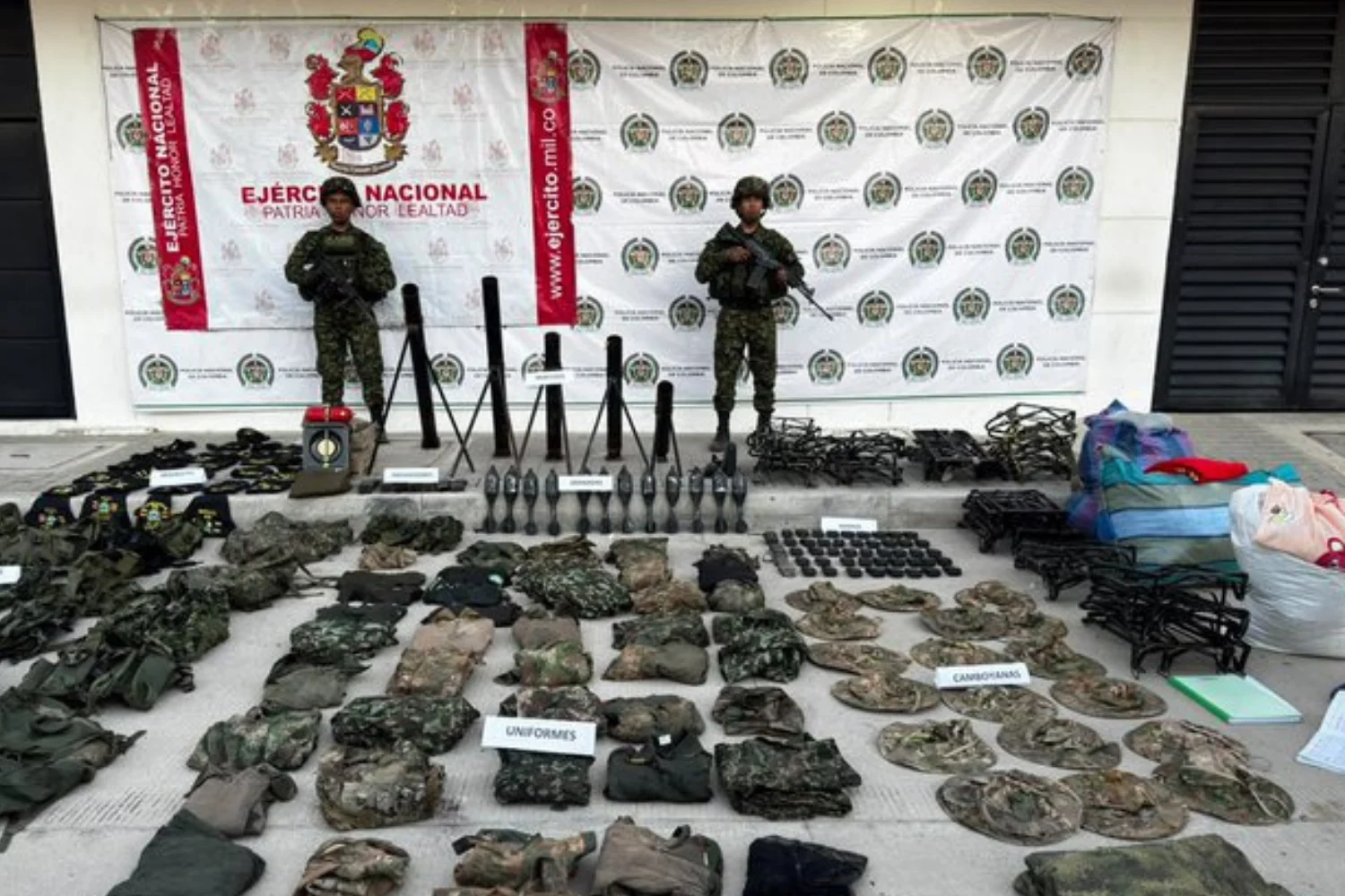 Gobernadora destaca golpe del Ejército a las ACSN tras hallazgo de explosivos y material de guerra en Santa Marta